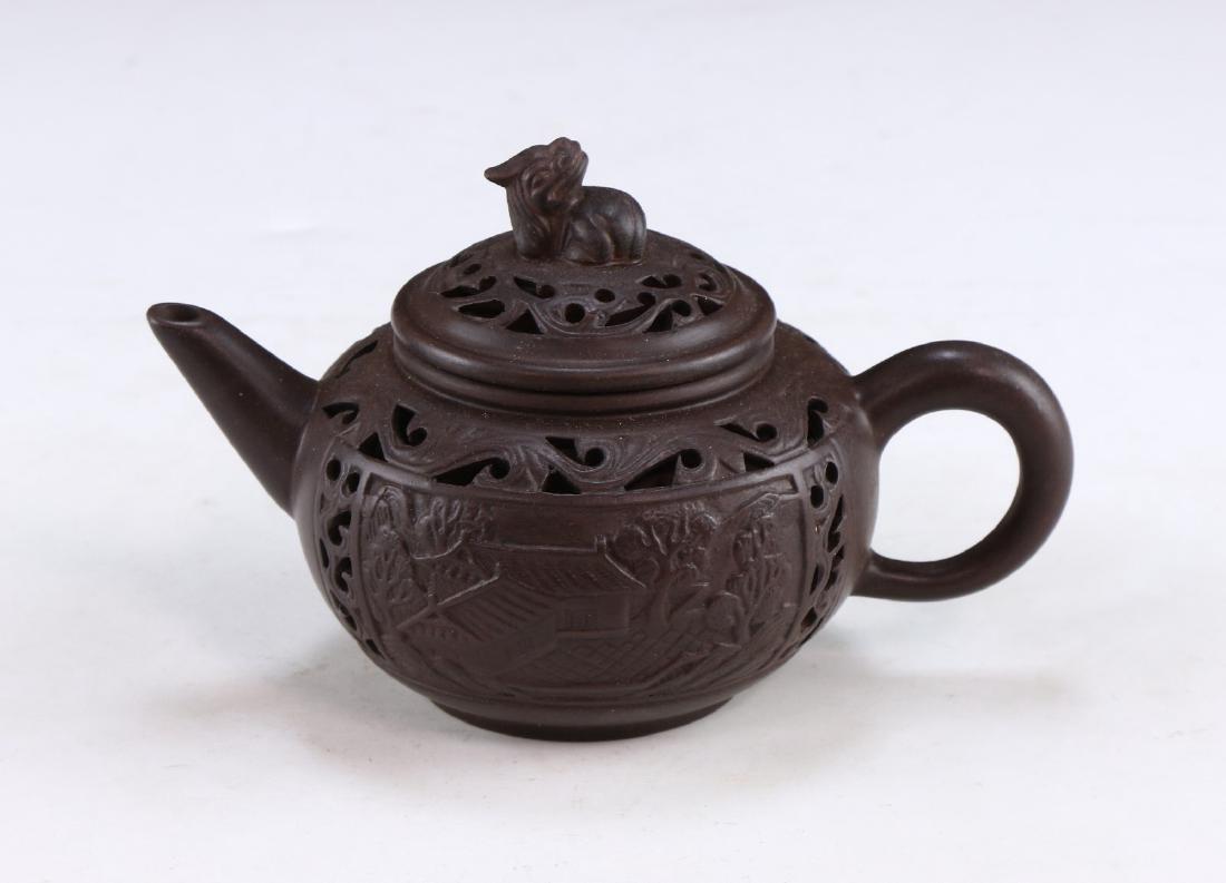 A CHINESE YIXING ZISHA TEAPOT (1 of 5)