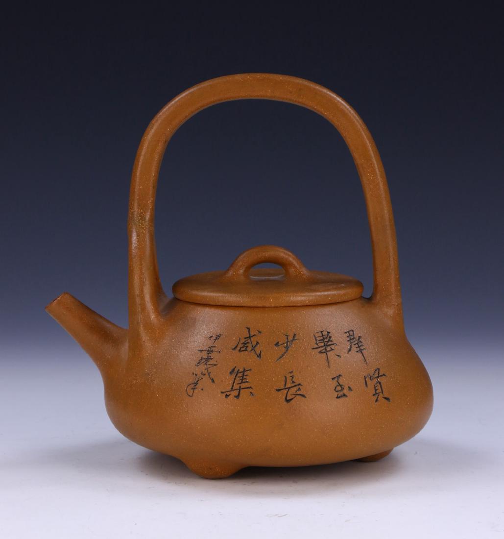 A CHINESE YIXING ZISHA TEAPOT (1 of 7)