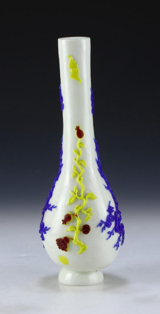 A CHINESE ANTIQUE THREE COLOR OVERLAY PEKING GLASS VASE (1 of 6)