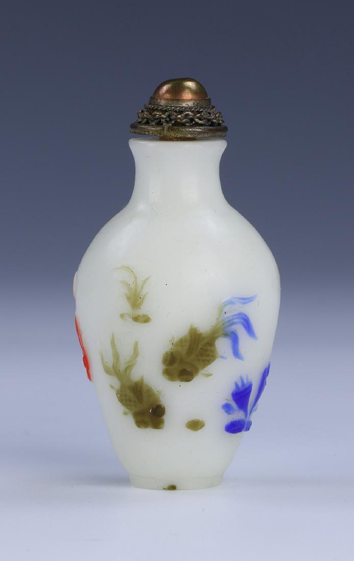 A CHINESE ANTIQUE FIVE COLOR OVERLAY PEKING GLASS SNUFF (1 of 4)