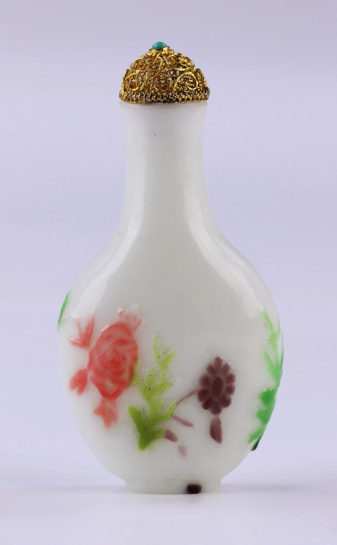 A FIVE-COLOR OVERLAY GLASS SNUFF BOTTLE (1 of 4)