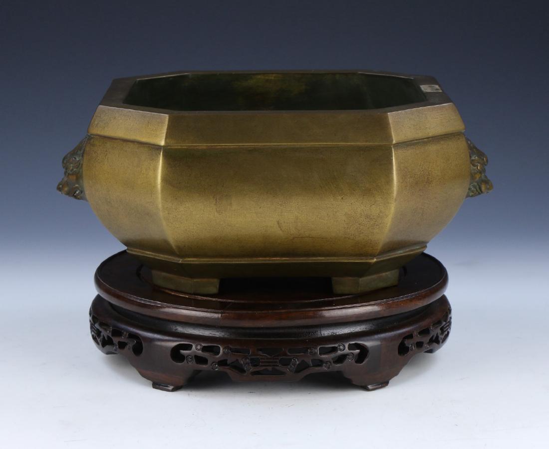 A CHINESE ANTIQUE BRONZE CENSER WITH STAND (1 of 5)