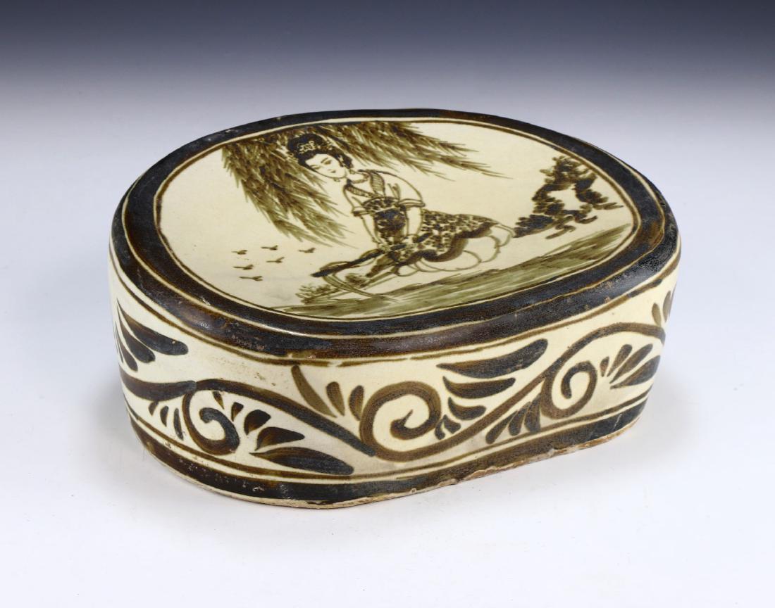 A CHINESE ANTIQUE INCISED CIZHOU YAO PORCELAIN PILLOW (1 of 5)