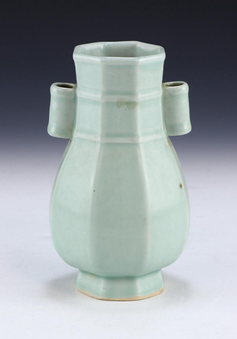 A CHINESE ANTIQUE CELADON GLAZED PORCELAIN VASE (1 of 5)
