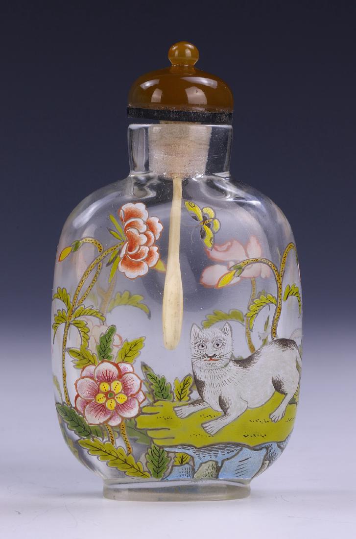 A CHINESE ANTIQUE PEKING GLASS SNUFF BOTTLE (1 of 3)
