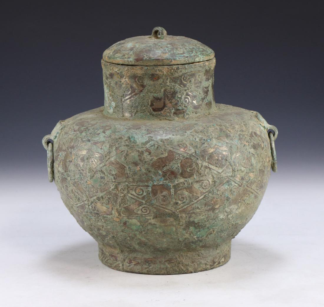 A CHINESE ANTIQUE LIDDED GILT BRONZE VASE (1 of 5)