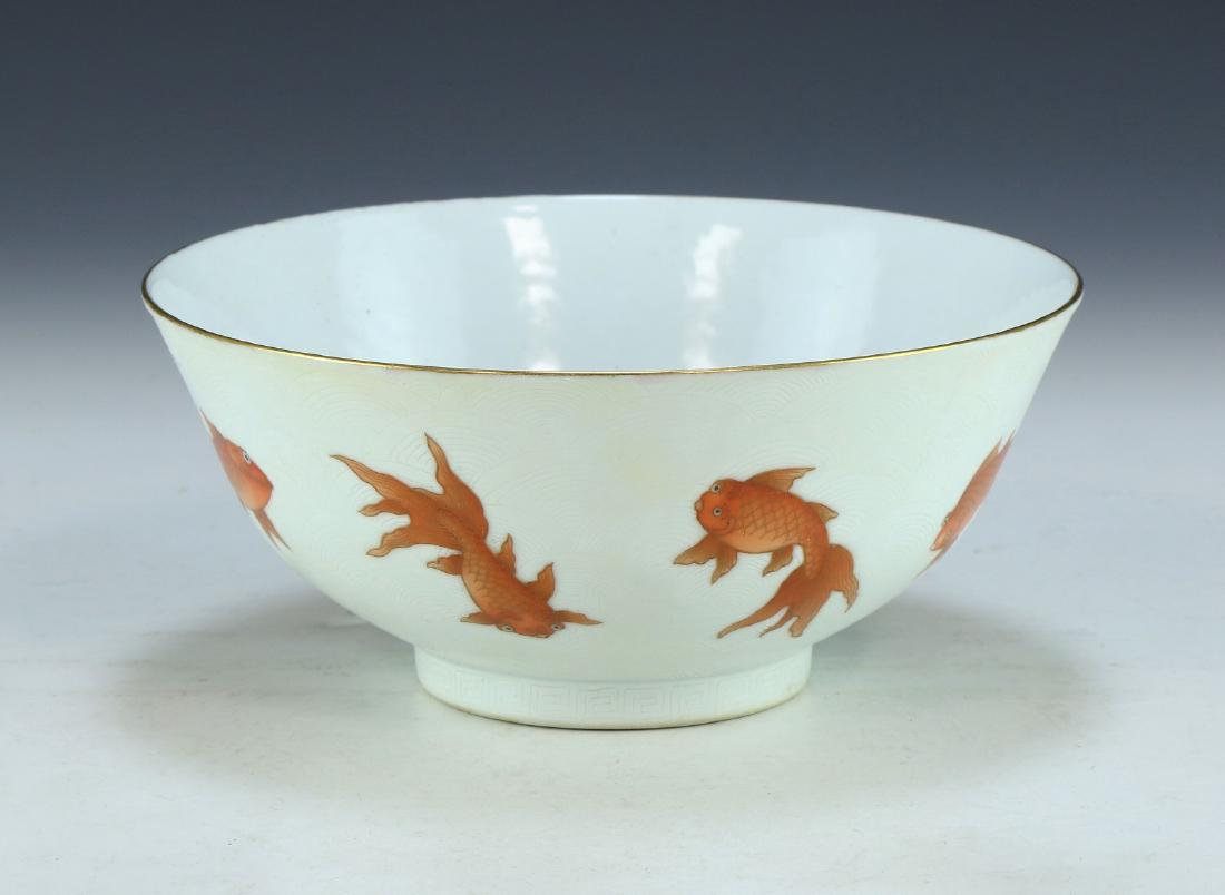 A CHINESE ANTIQUE FAMILLE ROSE PORCELAIN BOWL (1 of 5)