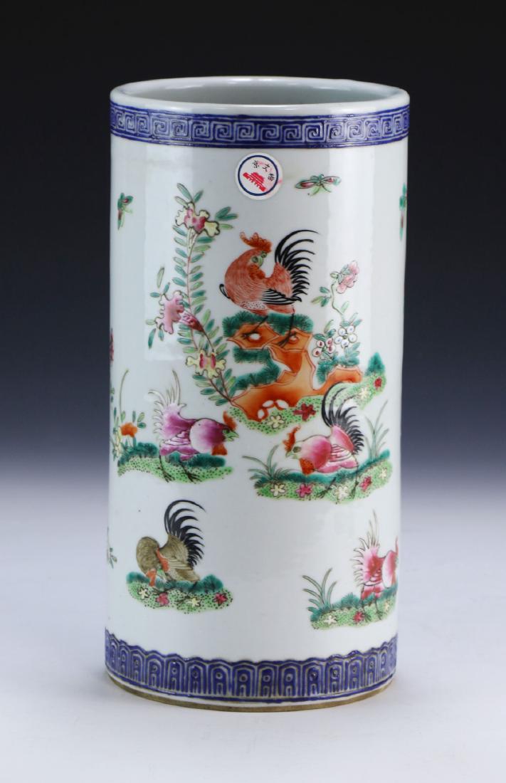 A CHINESE ANTIQUE FAMILLE ROSE PORCELAIN HAT STAND (1 of 5)