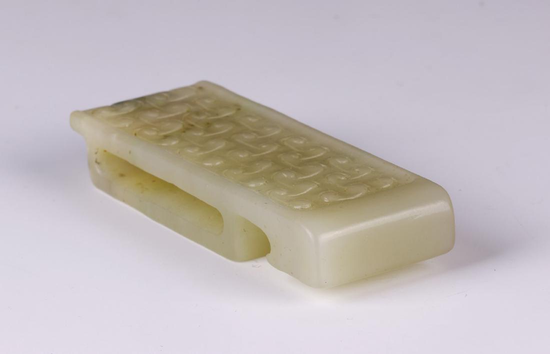 A CHINESE ANTIQUE NEPHRITE CELADON JADE BUCKLE (1 of 3)
