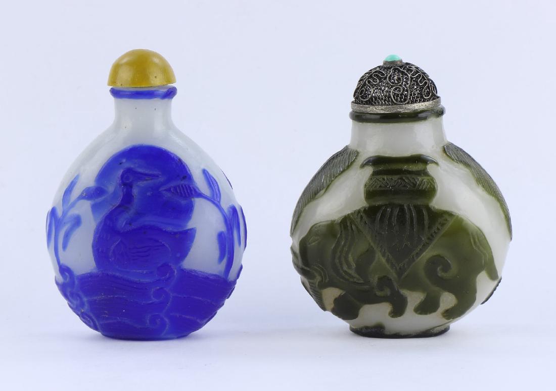 TWO (2) CHINESE ANTIQUE OVERLAY PEKING GLASS SNUFF (1 of 3)