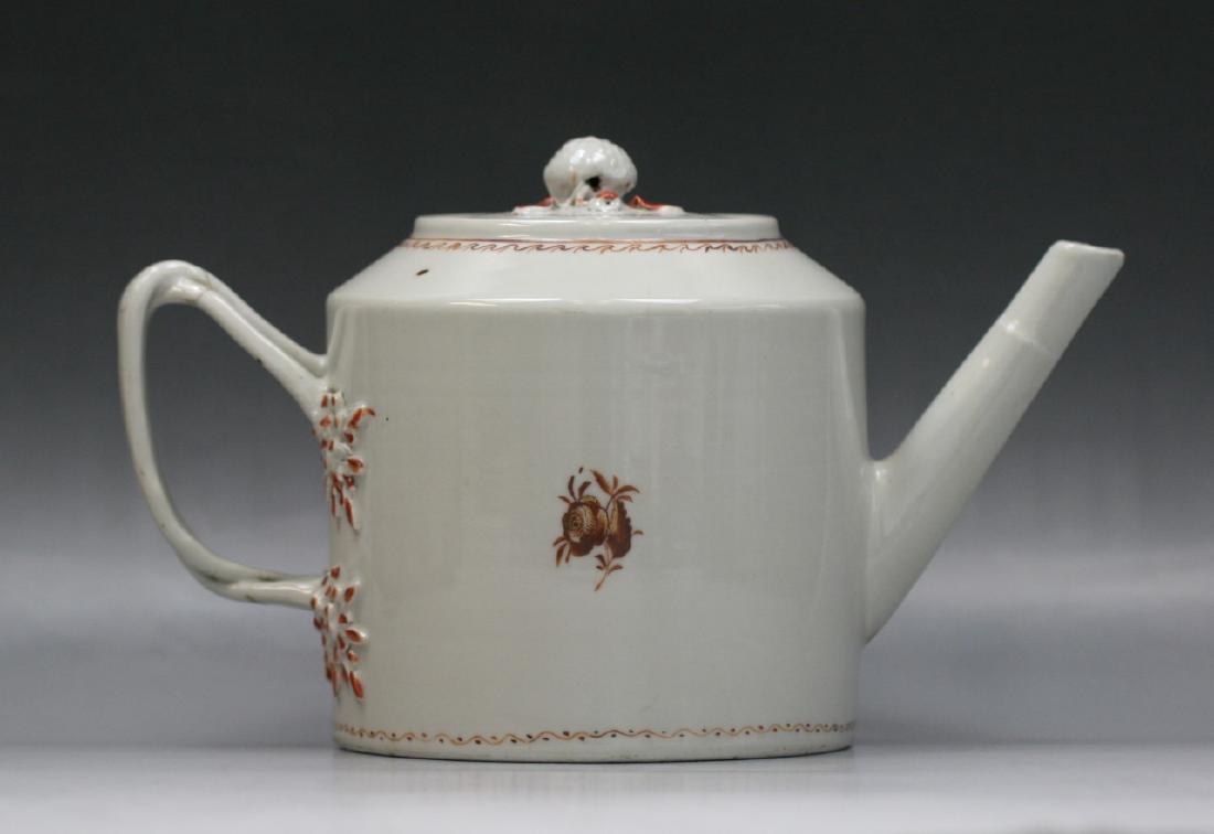 A CHINESE QING EXPORT GILT PORCELAIN TEAPOT (1 of 3)