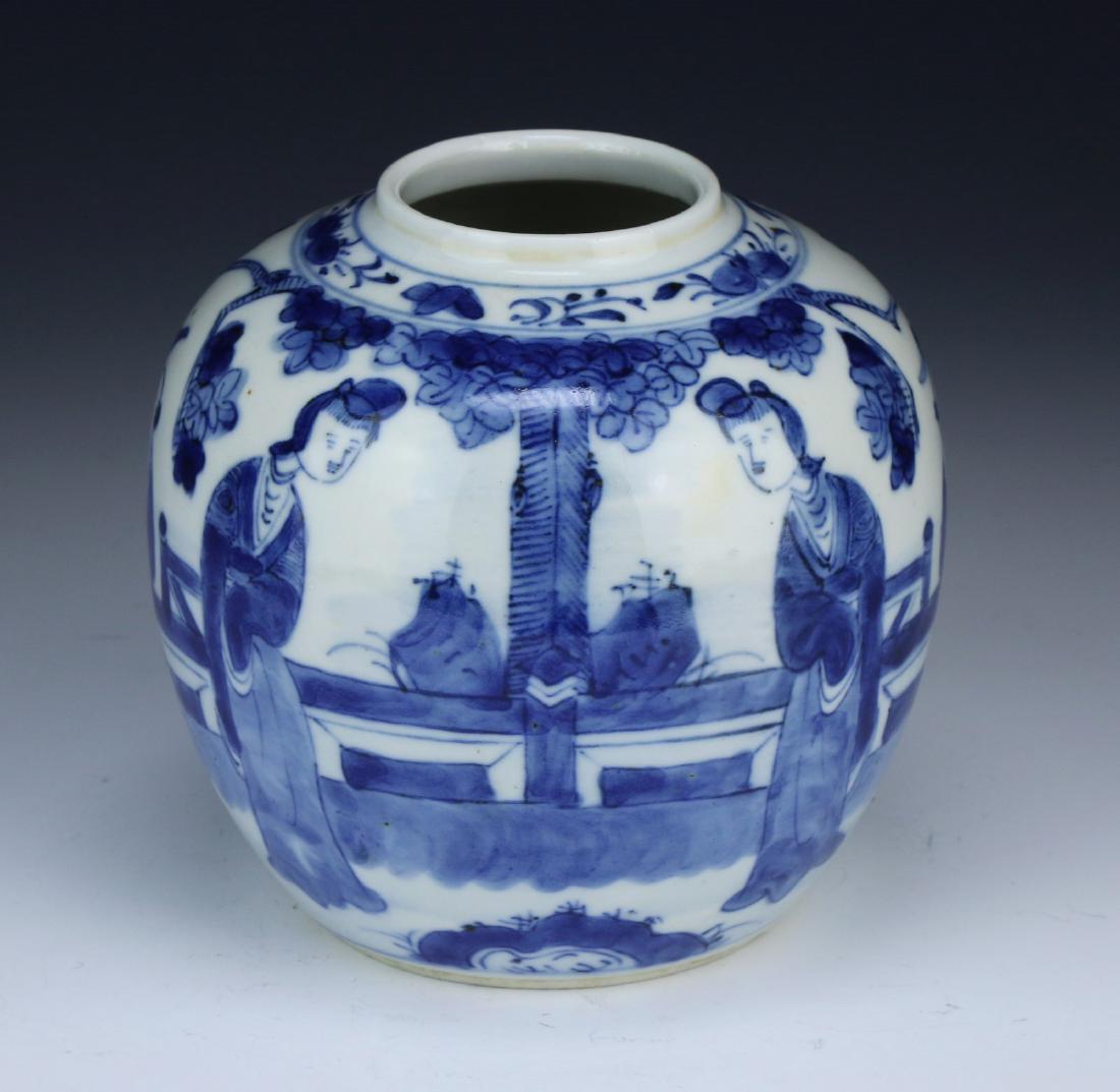 A CHINESE ANTIQUE BLUE & WHITE PORCELAIN JAR (1 of 5)