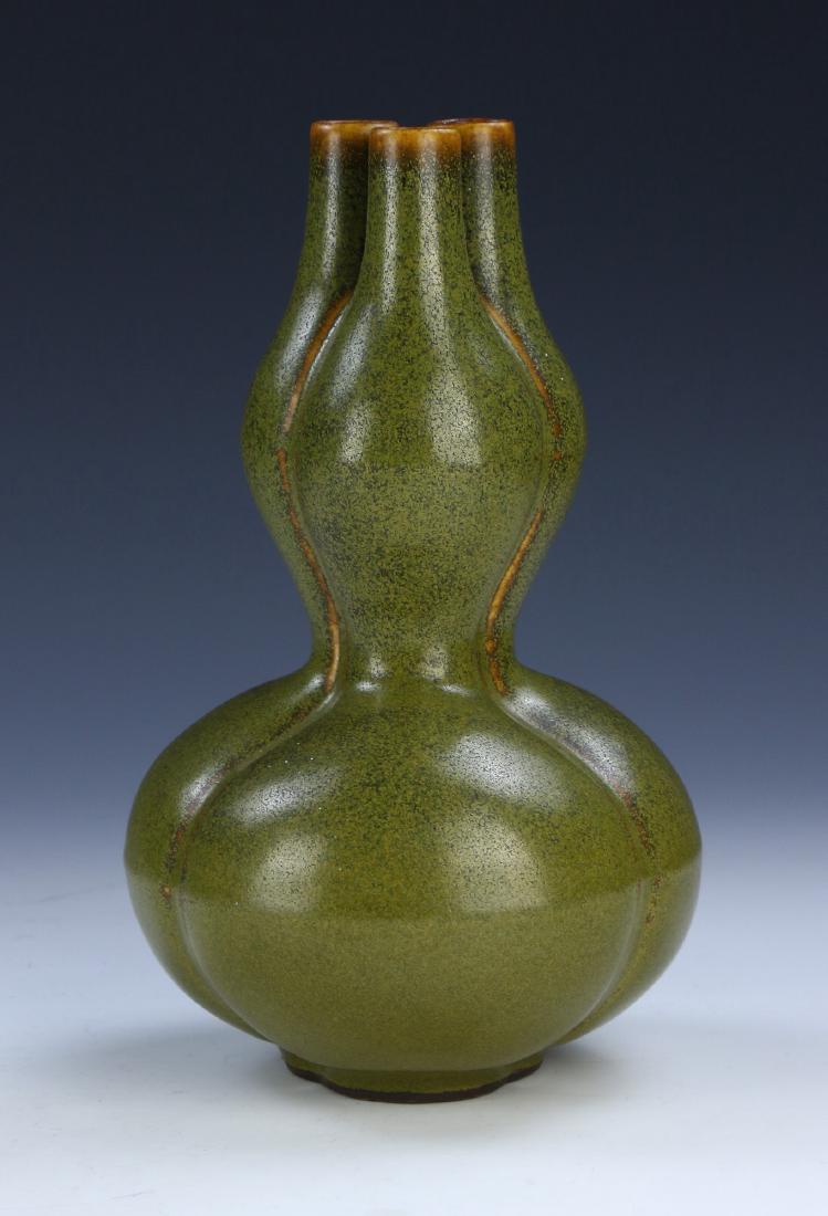 A CHINESE ANTIQUE TEA DUST GLAZED THREE HOLE PORCELAIN (1 of 6)