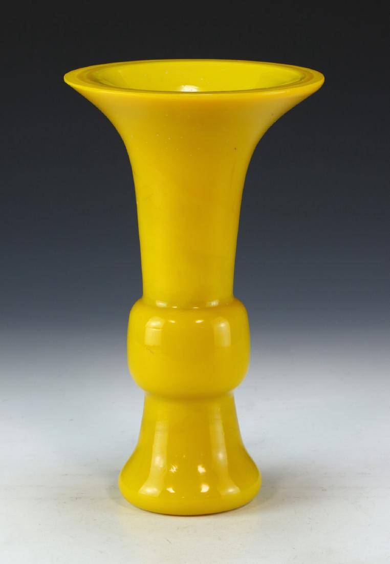 A CHINESE ANTIQUE YELLOW PEKING GLASS VASE (1 of 5)