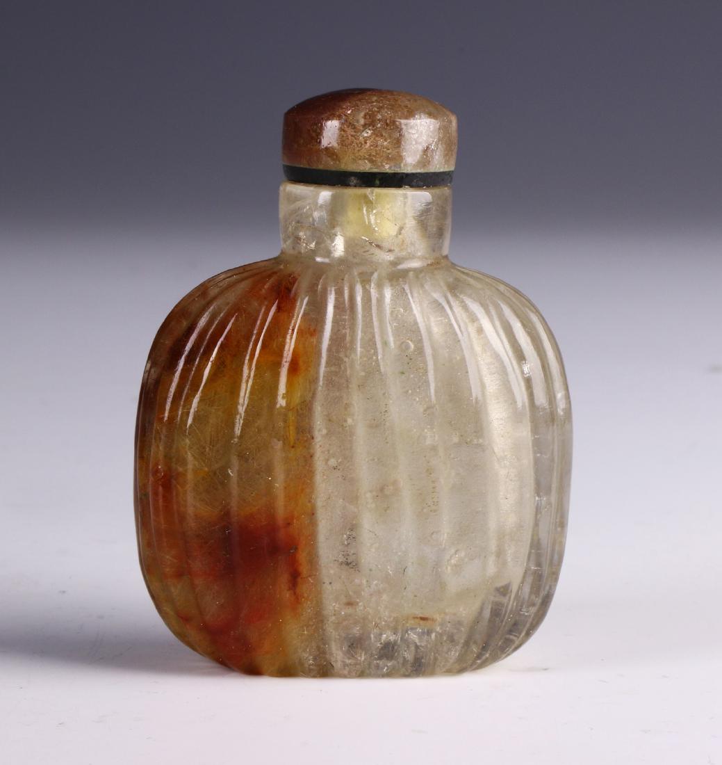 A CHINESE ANTIQUE CRYSTAL CARVED SNUFF BOTTLE (1 of 3)