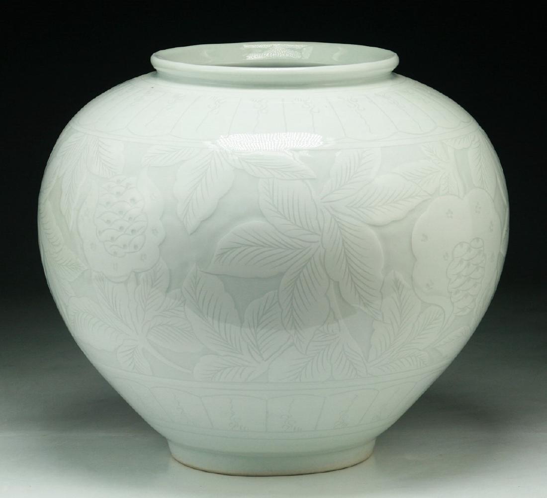 A KOREAN ANTIQUE WHITE GLAZED PORCELAIN JAR (1 of 4)