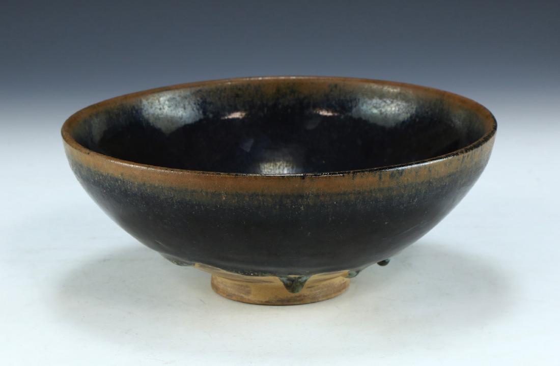 A CHINESE ANTIQUE FLAMBE GLAZED PORCELAIN BOWL (1 of 4)