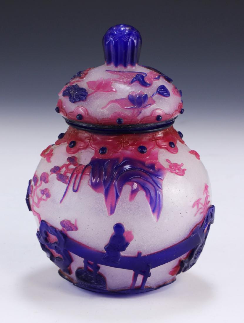A CHINESE ANTIQUE LIDDED PEKING GLASS VASE: A Chinese Antique Lidded Peking Glass Vase: Of Globular Form, Featuring A Sea Life Design With Splashing Fish And Sailing Boats inlaid Onto The Body Of The Vase; Size: H: 7-1/2" (19.05cm)