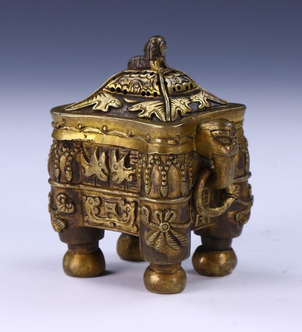 A CHINESE ANTIQUE LIDDED BRONZE CASE (1 of 5)