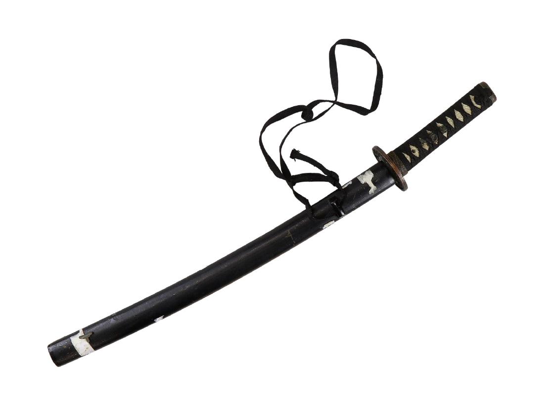 A JAPANESE ANTIQUE SWORD WITH SCABBARD (1 of 3)