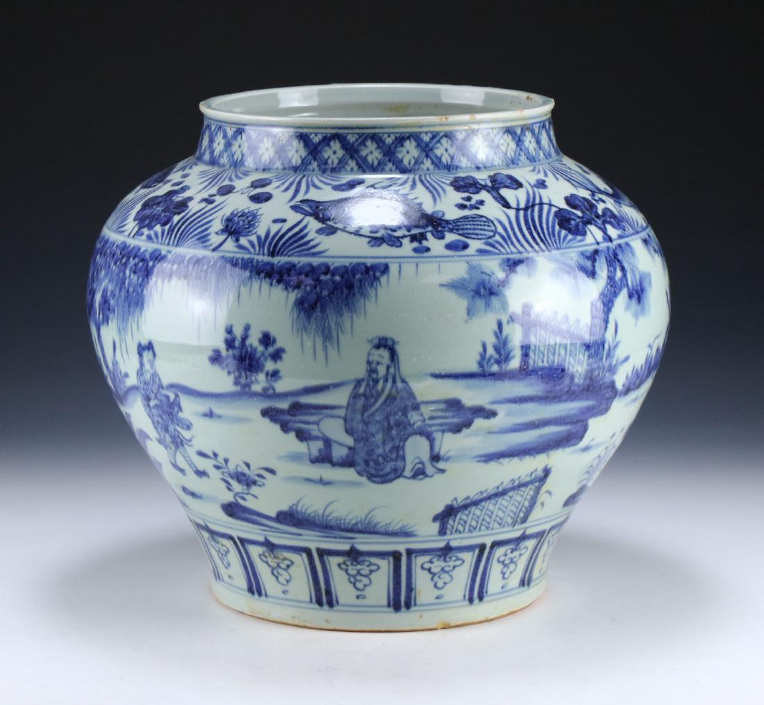 A BIG CHINESE ANTIQUE BLUE & WHITE PORCELAIN JAR (1 of 4)