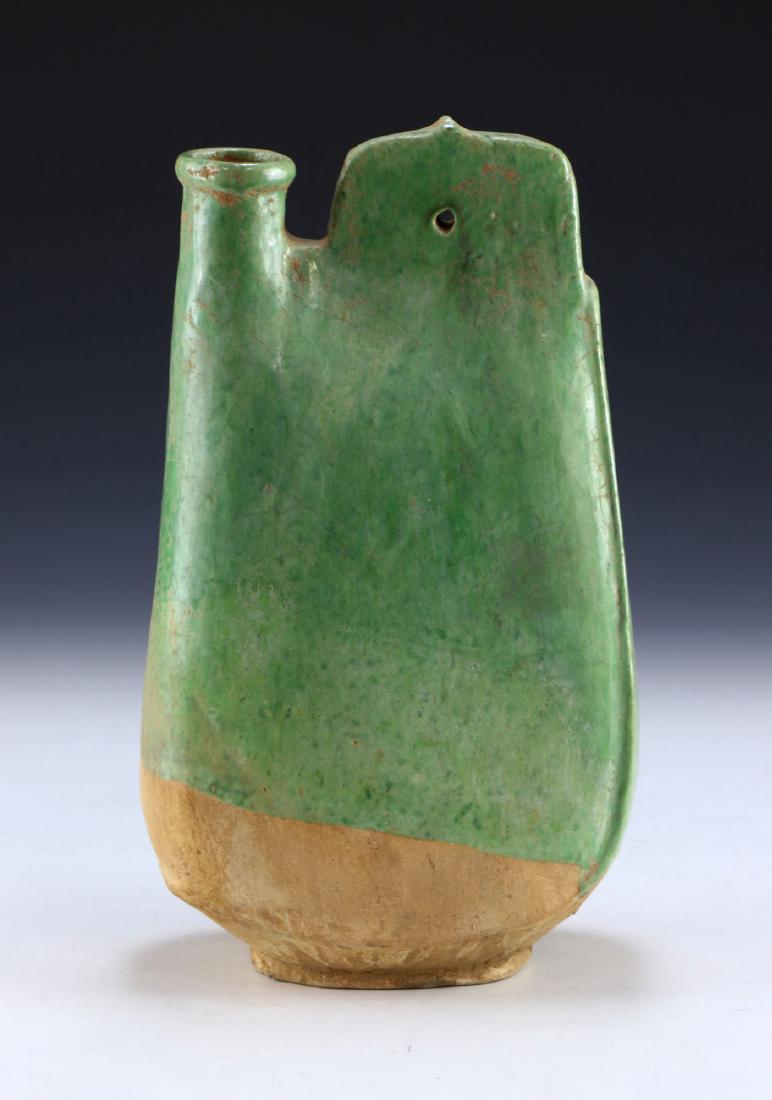 A CHINESE ANTIQUE GREEN GLAZED PORCELAIN PITCHER (1 of 4)