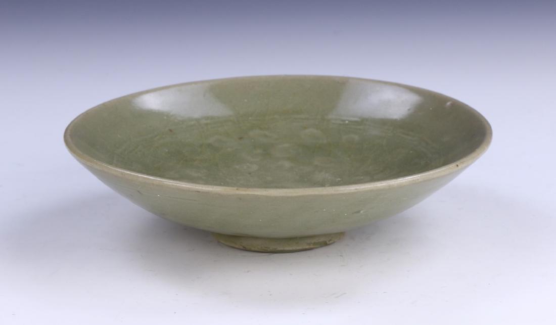A CHINESE CELADON GLAZED PORCELAIN BOWL (1 of 4)