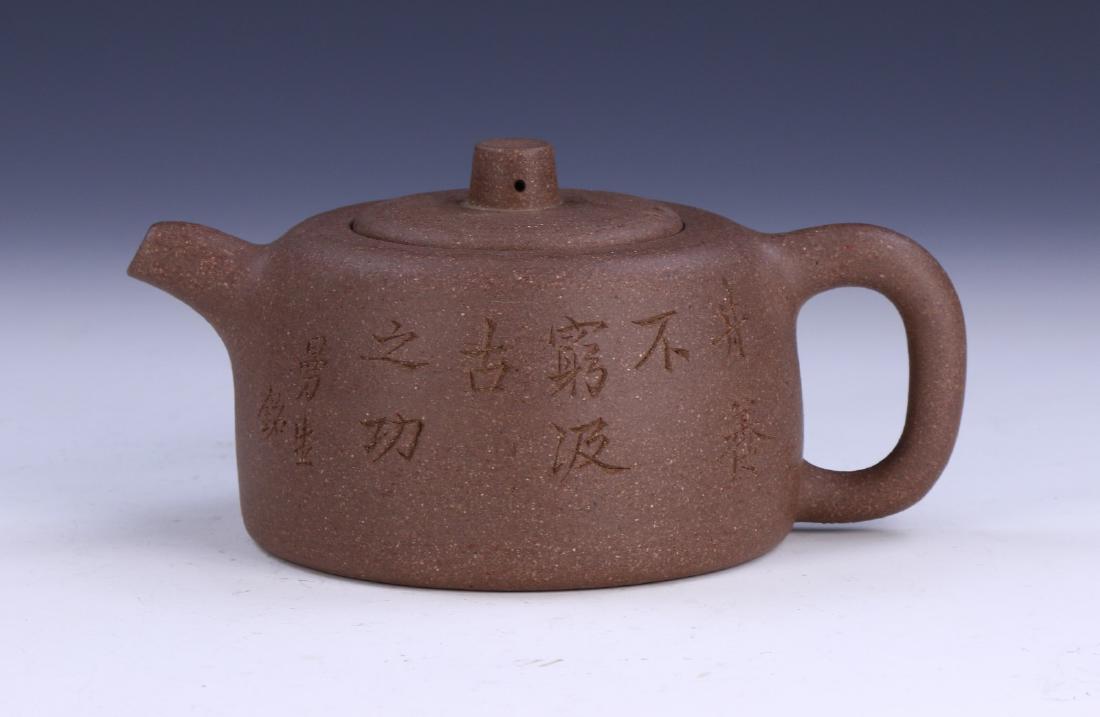 A CHINESE YIXING ZISHA TEAPOT (1 of 5)