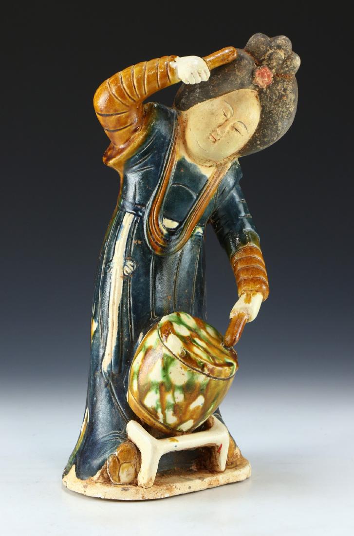 A CHINESE SANCAI GLAZED POTTERY FIGURE (1 of 6)