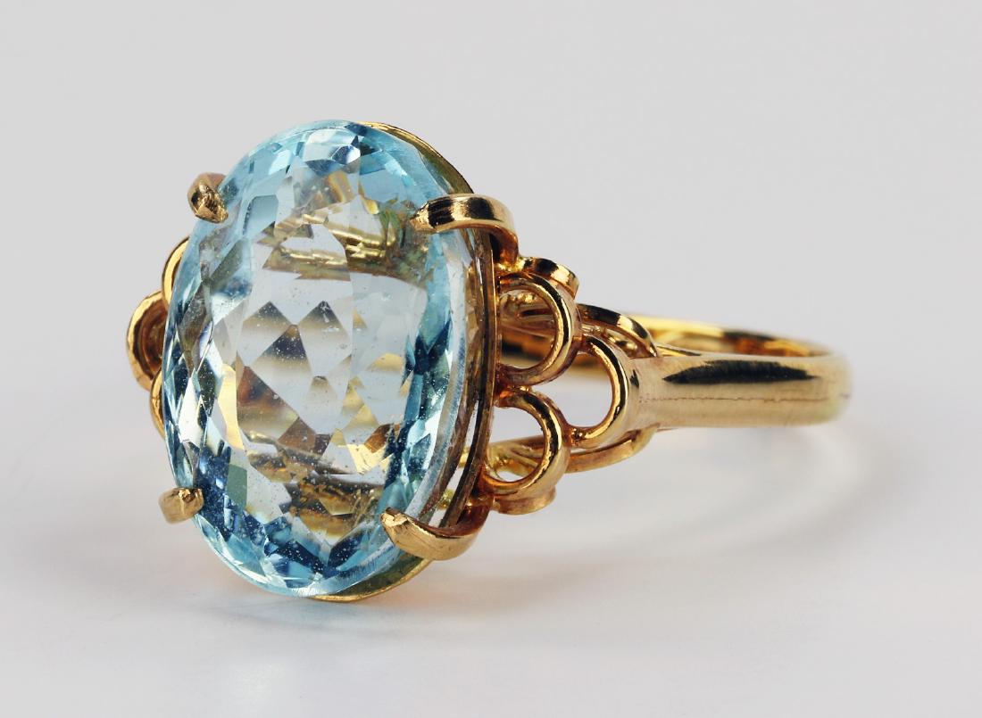 A HIGHLY TRANSLUCENT AQUAMARINE & 14K GOLD RING (1 of 4)