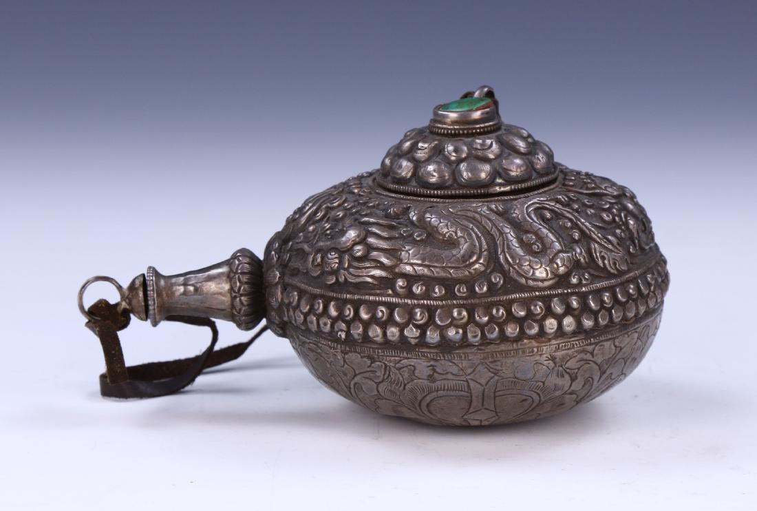 A BIG CHINESE SILVER SNUFF BOTTLE (1 of 5)