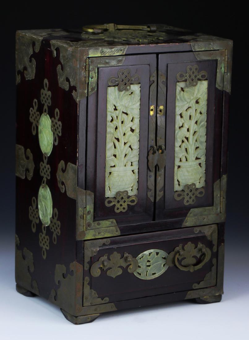 A CHINESE JADE & WOOD CARVED BOX (1 of 5)