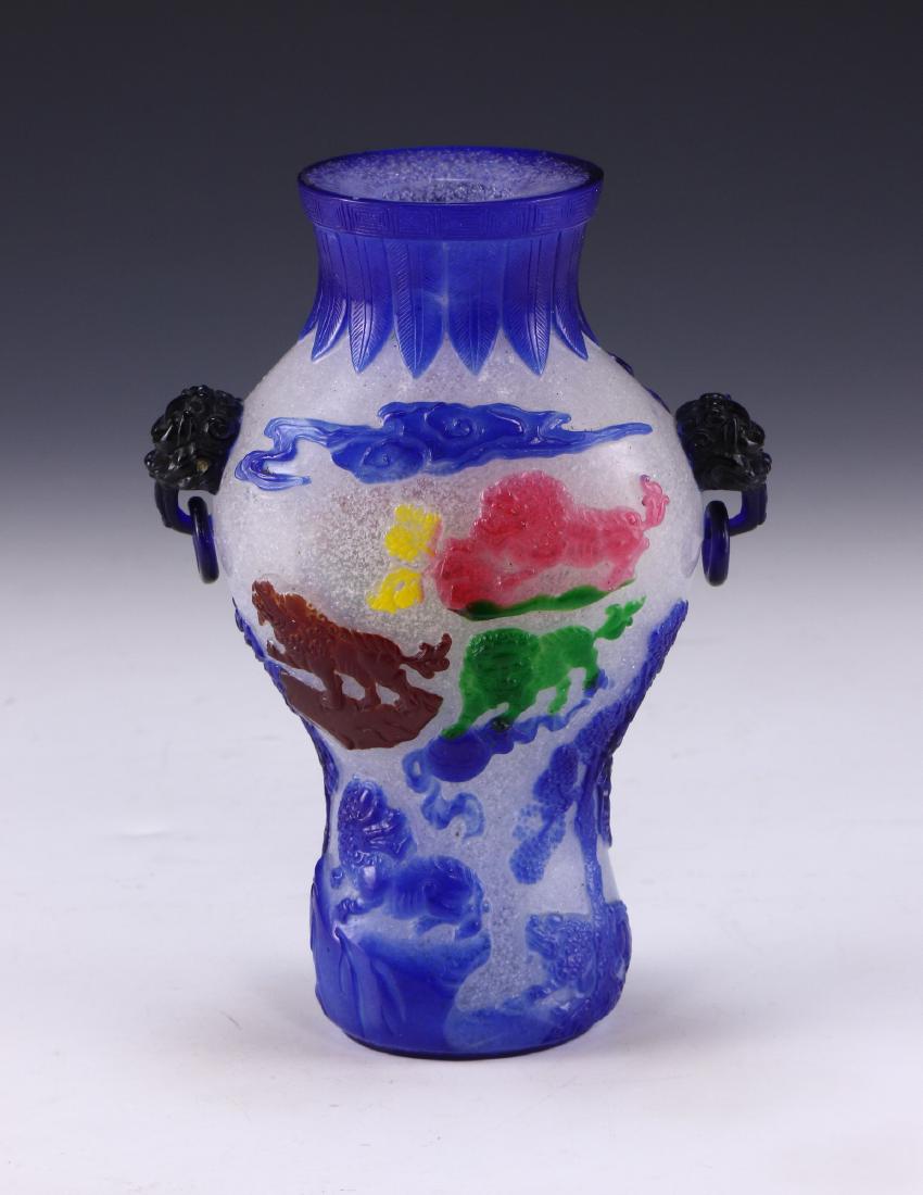 A CHINESE FIVE COLOR OVERLAY PEKING GLASS VASE (1 of 7)