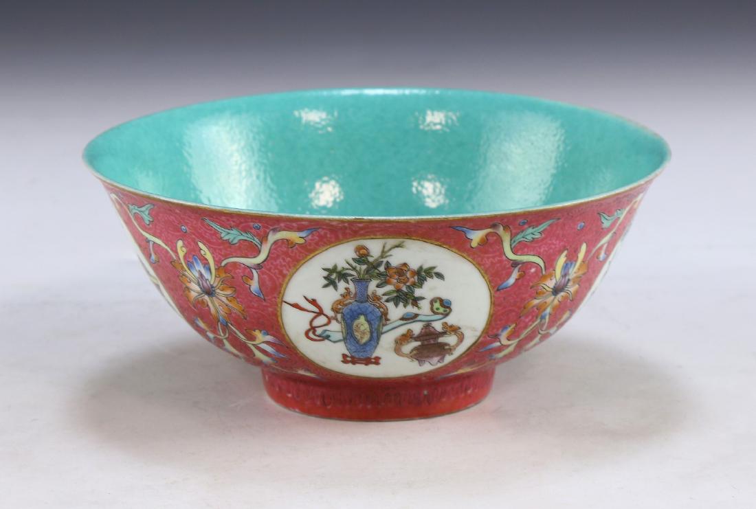 A CHINESE FAMILLE ROSE PORCELAIN BOWL (1 of 5)