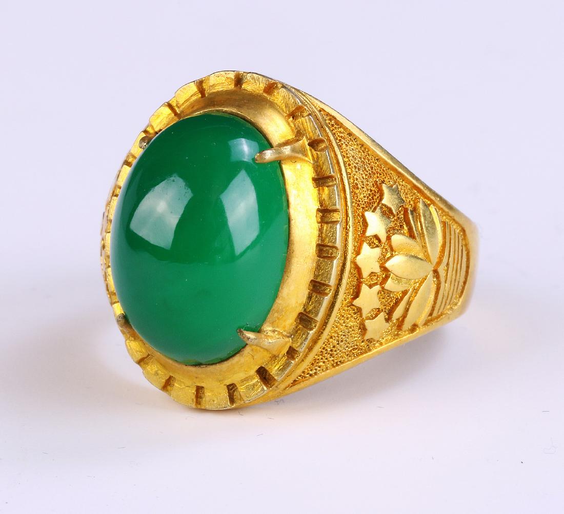 A GREEN & TRANSLUCENT JADE OR JADEITE MEN'S RING (1 of 3)