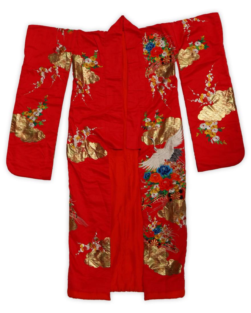 A BIG CHINESE RED SILK ROBE (1 of 5)