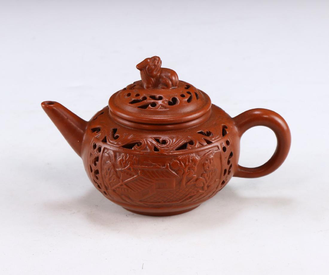 A CHINESE YIXING ZISHA TEAPOT (1 of 5)