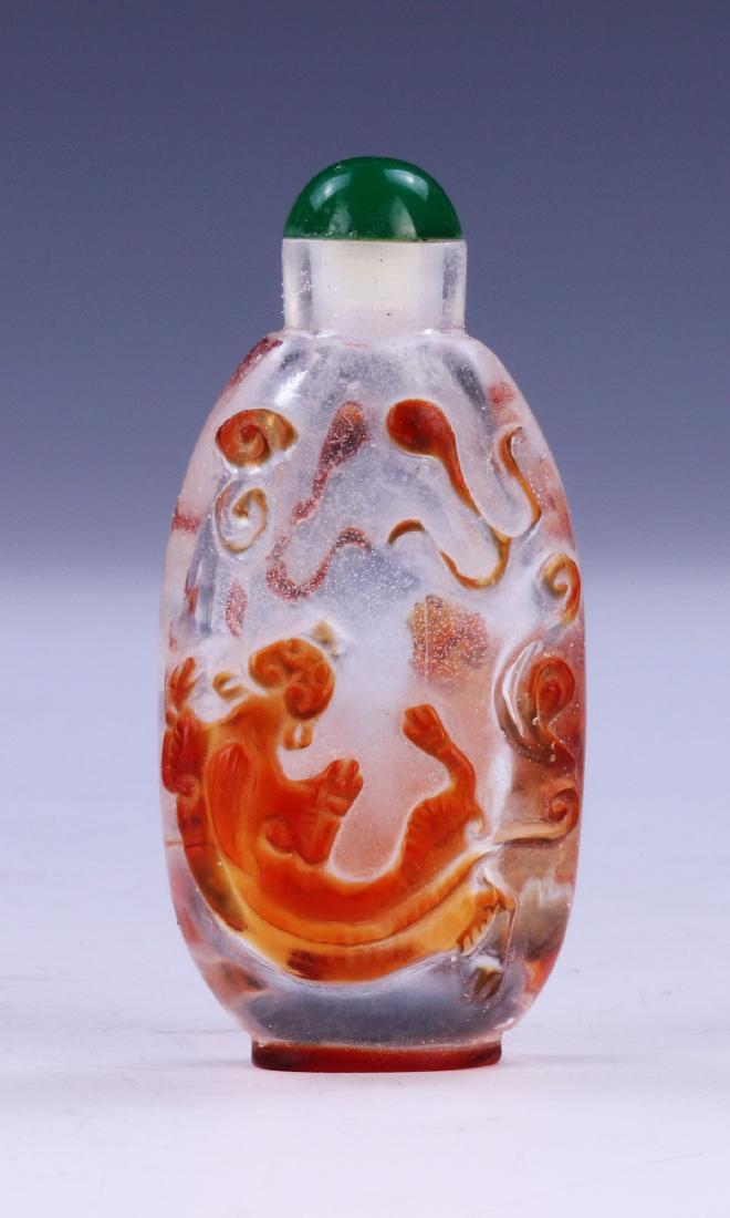 A CHINESE OVERLAY PEKING GLASS SNUFF BOTTLE (1 of 6)