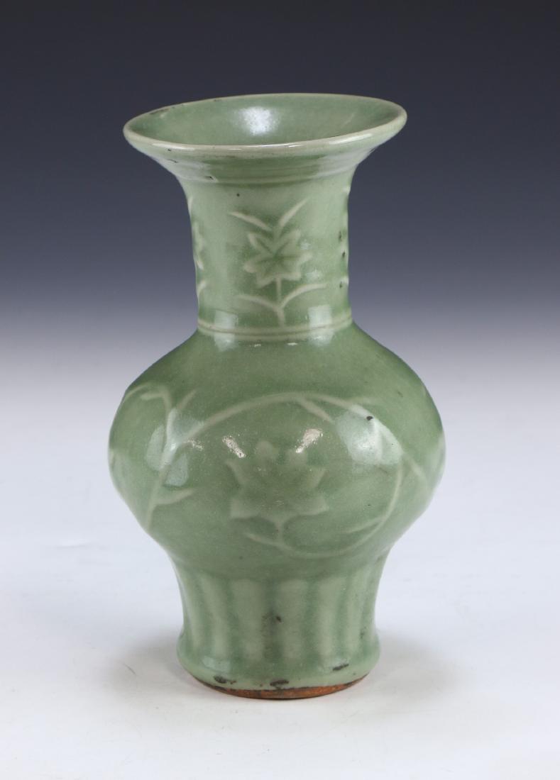 A CHINESE LONGQUAN CELADON PORCELAIN VASE (1 of 5)