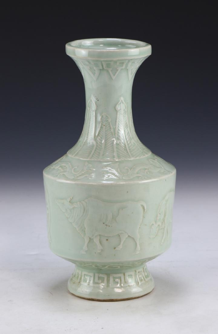 A CHINESE CELADON GLAZED PORCELAIN VASE (1 of 5)