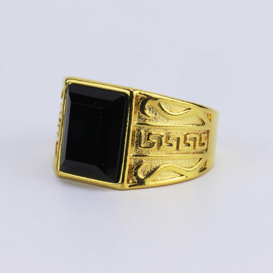 A JADEITE OR JADE MEN'S RING (1 of 3)