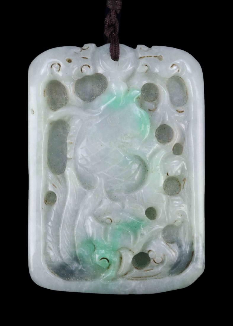 A CHINESE JADEITE CARVED PENDANT (1 of 3)