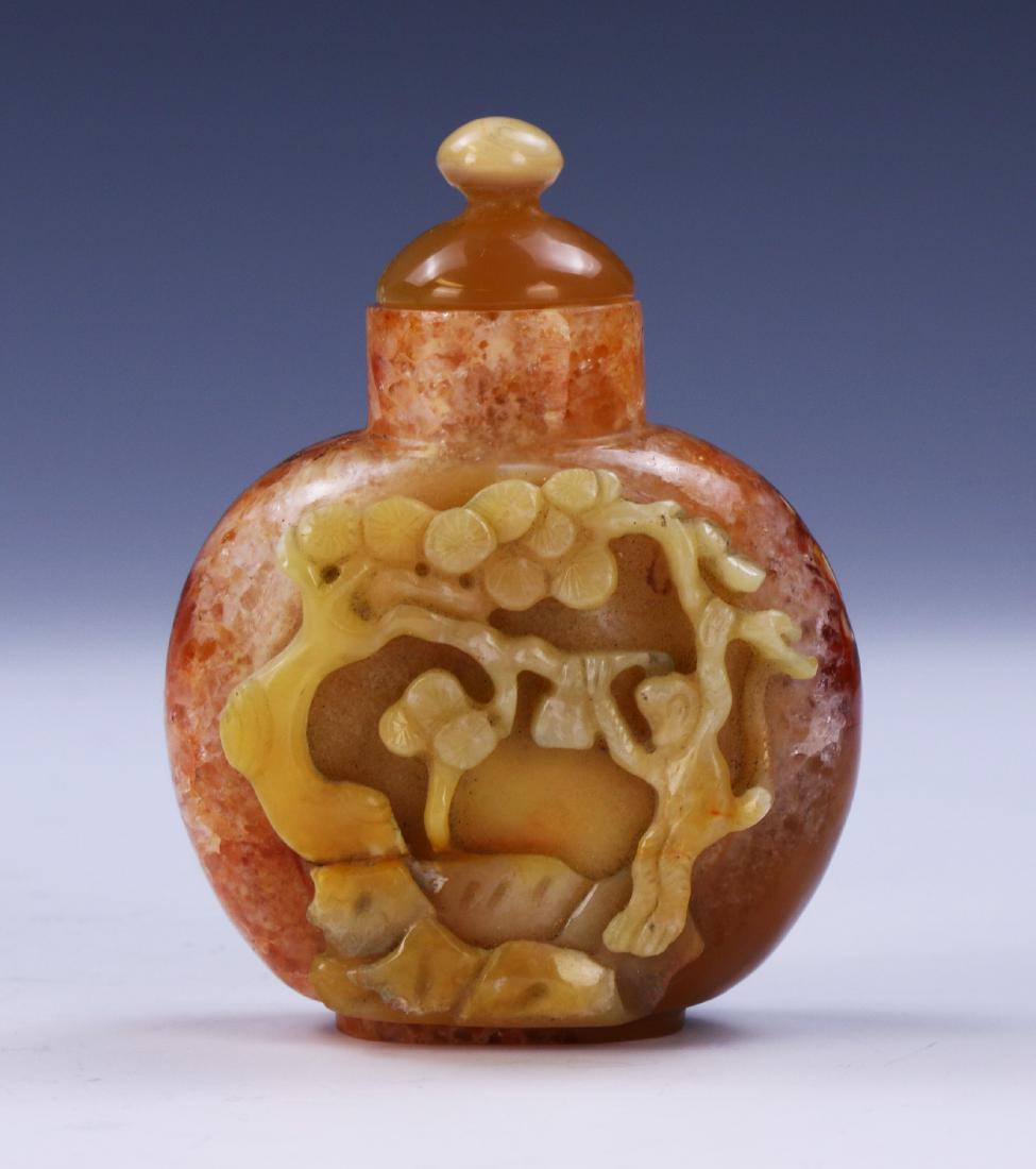 A FINE CHINESE AGATE SNUFF BOTTLE (1 of 3)