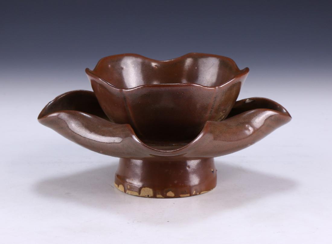 A CHINESE BROWN GLAZED PORCELAIN STEM BOWL (1 of 5)