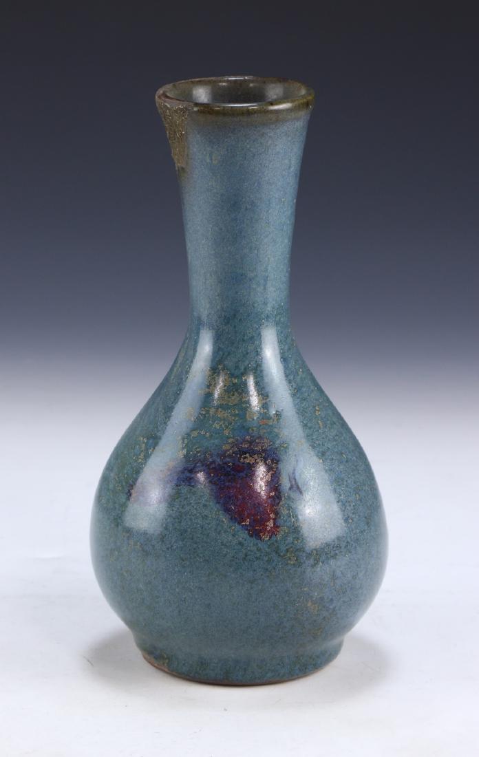 A CHINESE JUNYAO GLAZED PORCELAIN VASE (1 of 5)