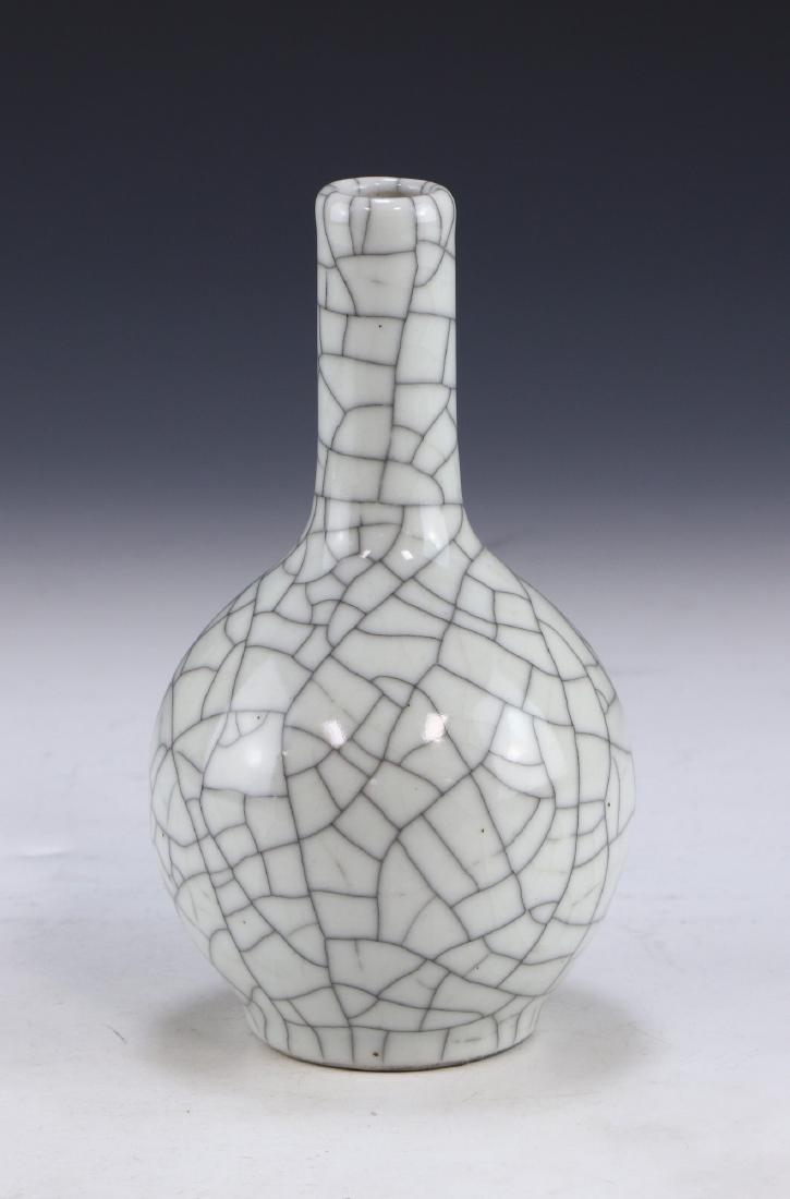 A CHINESE CELADON GLAZED PORCELAIN VASE (1 of 4)