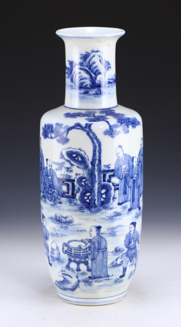 A BIG CHINESE BLUE & WHITE PORCELAIN VASE (1 of 7)