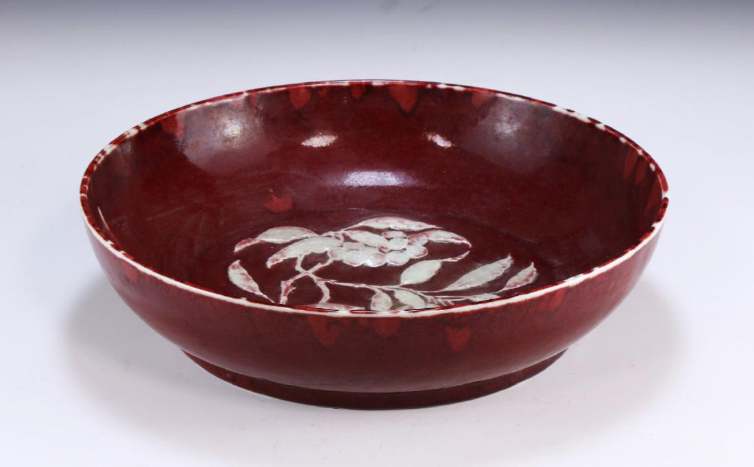 A BIG CHINESE OX BLOOD GLAZED PORCELAIN BOWL (1 of 4)