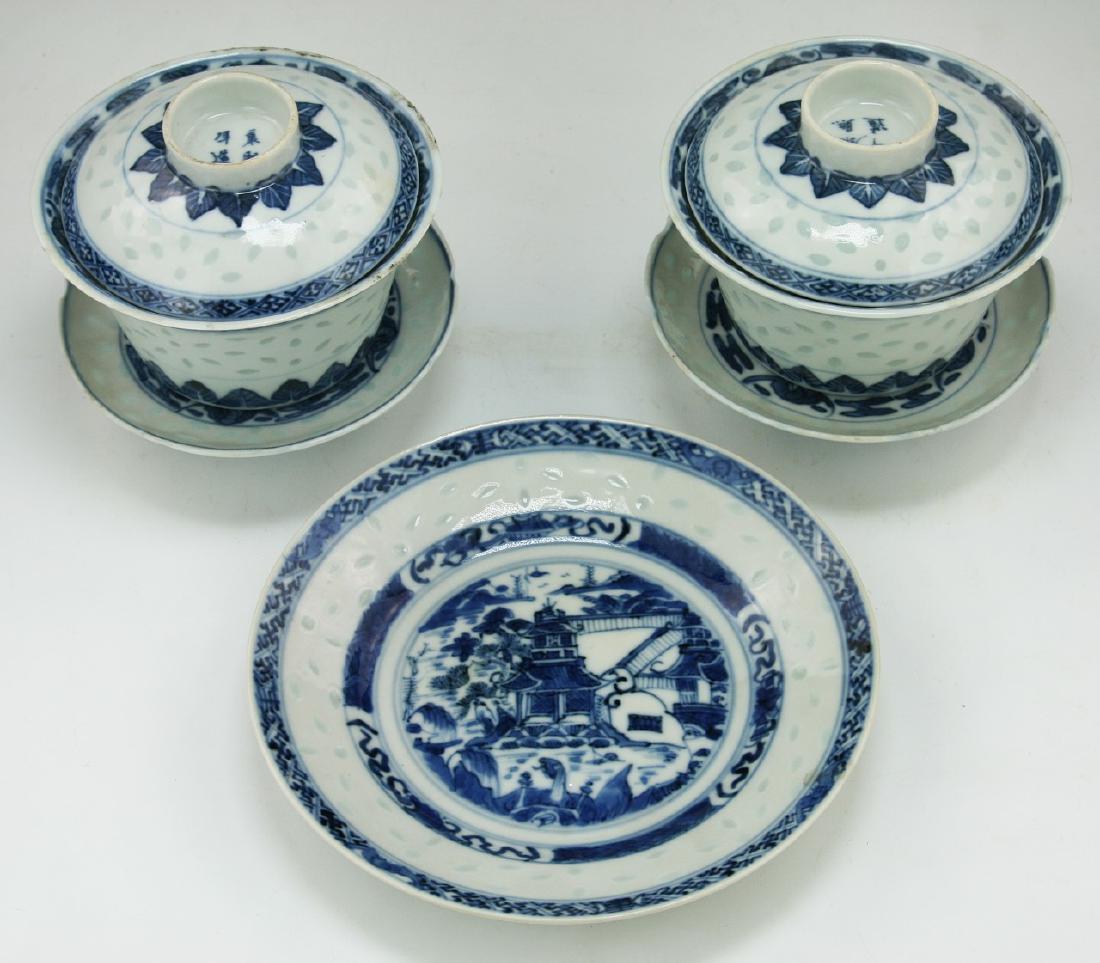 FIVE (5) CHINESE BLUE & WHITE PORCELAIN BOWLS AND (1 of 2)
