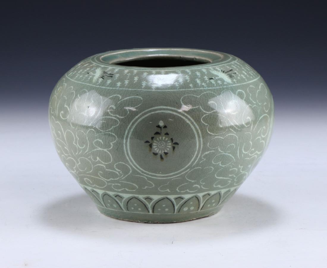 A KOREAN CELADON GLAZED PORCELAIN JAR (1 of 4)